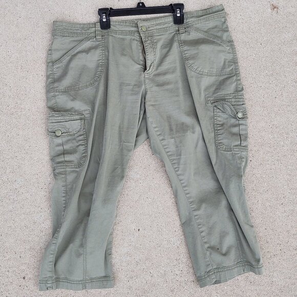 SIZE 16 FADED GLORY OLIVE GREEN KHAKI CARGO STYLE CAPRI PANTS - Picture 1 of 9